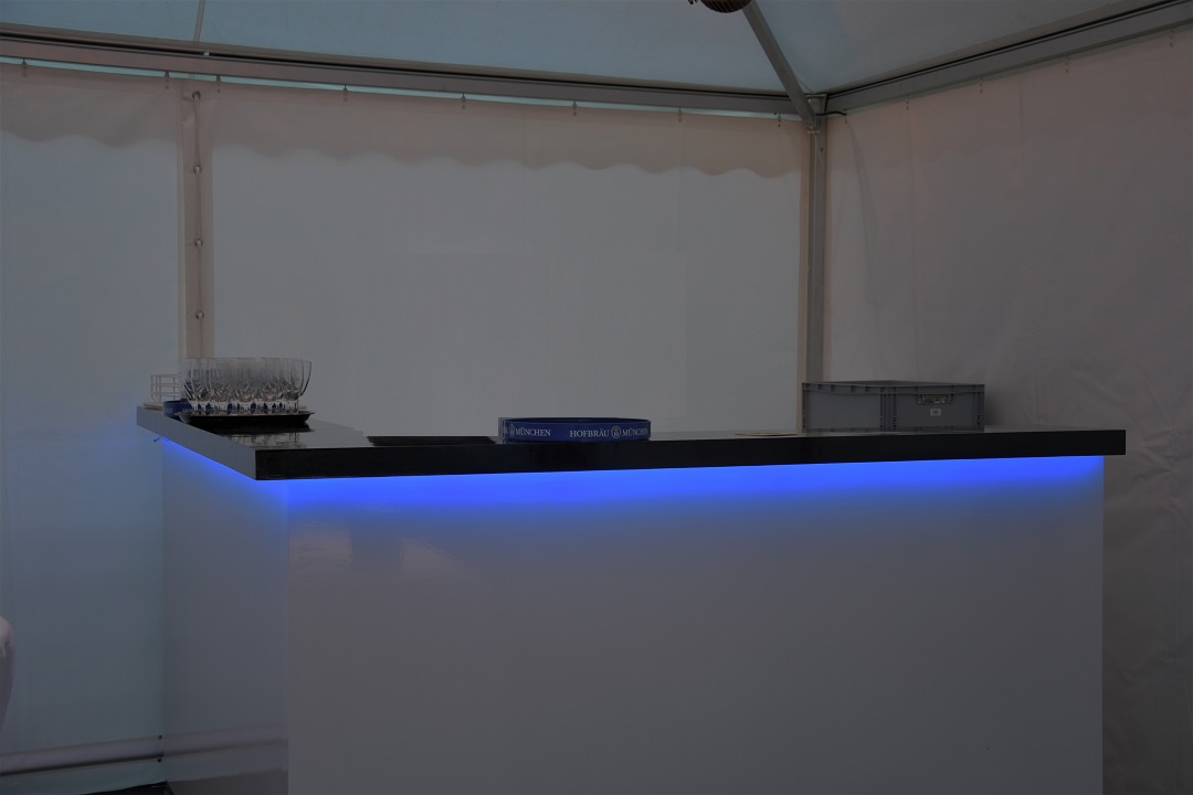 moderne Ambiente-Bar mit LED-Beleuchtung
